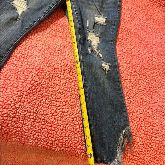 JUDY BLUE FRAYED LEG JEANS - Picture 11 of 11